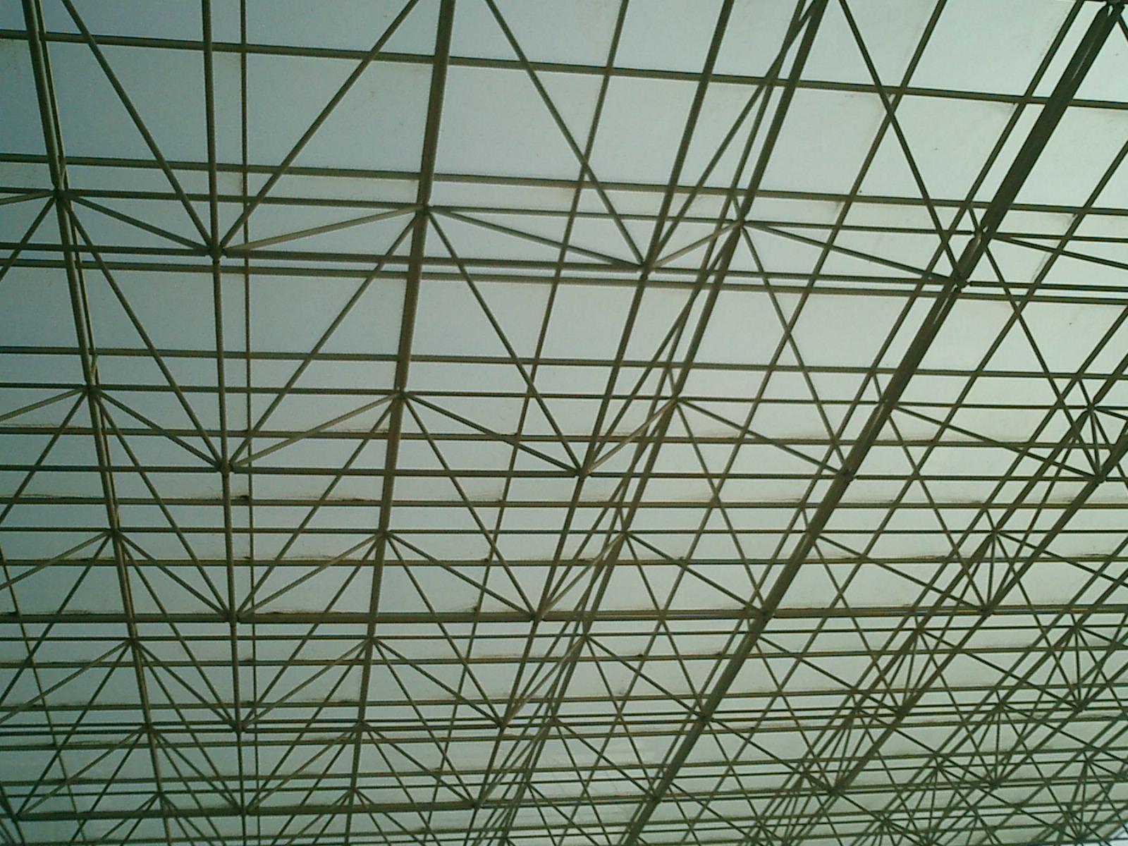 網架施工過程中為何會有的產生桿件彎曲?