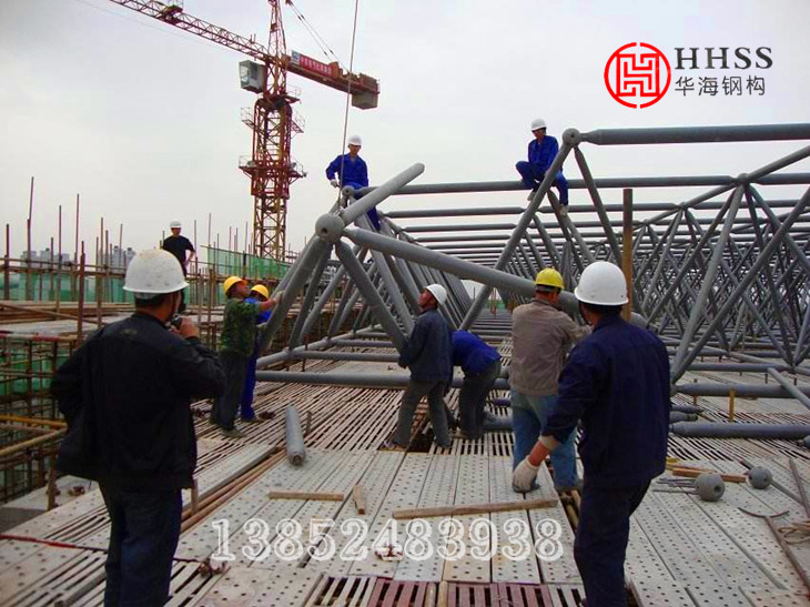 The grid construction company needs to pay attention to the grid construction in bad weather